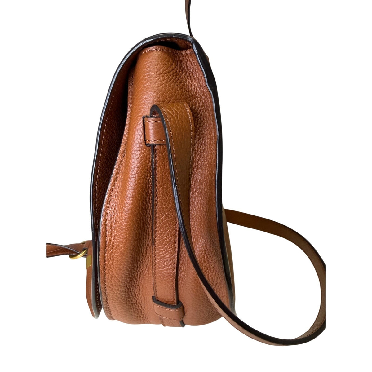 Chloé Marcie medium saddle crossbody handbag in brown grained calfskin leather with gold hardware, featuring a classic design.