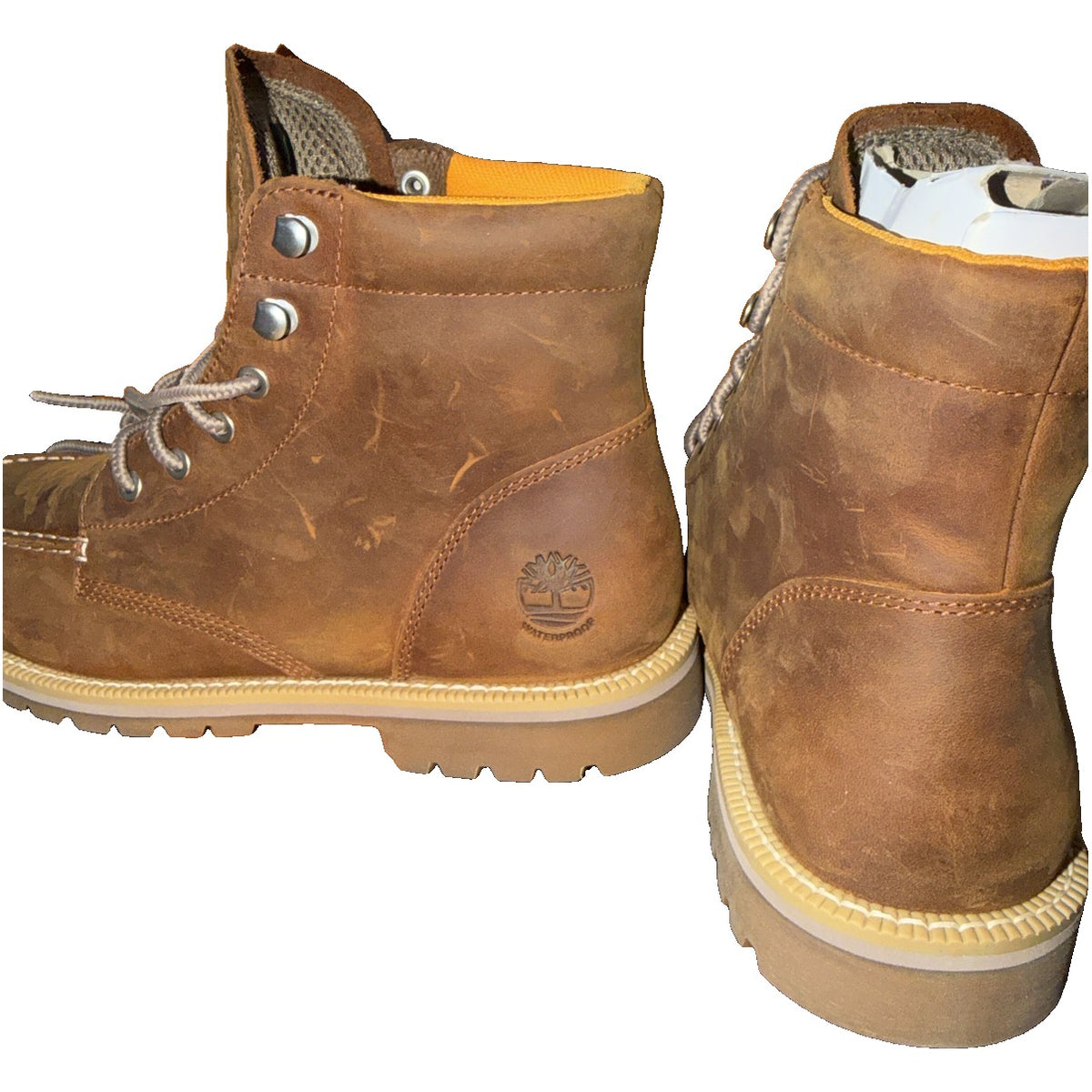 Timberland waterproof moc toe lace-up boots in rust brown leather for men, size 9, new in box.