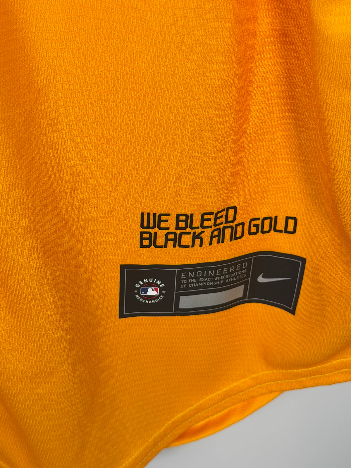 Nike Pittsburgh Pirates Ke'Bryan Hayes MLB jersey in yellow, size M, featuring team logo and player name on front.