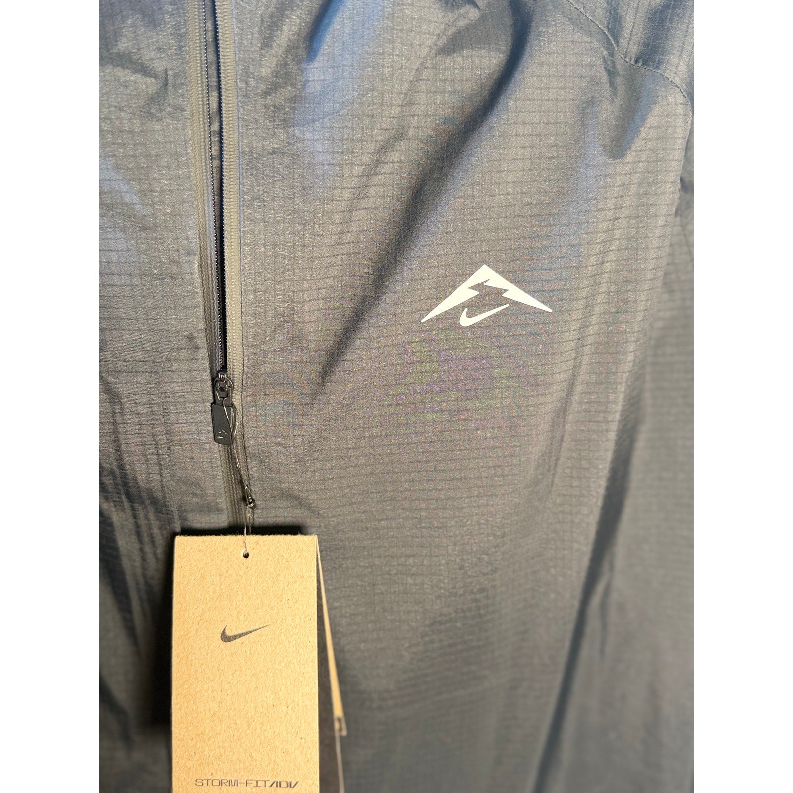 Nike men's gray windrunner hooded running jacket, full zip, lightweight and suitable for outdoor exercise, size XL.