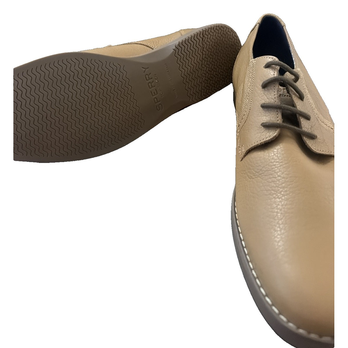 Men's Sperry Top-Sider plain toe oxford shoes in tan pebbled leather, size 11.5, new in box.