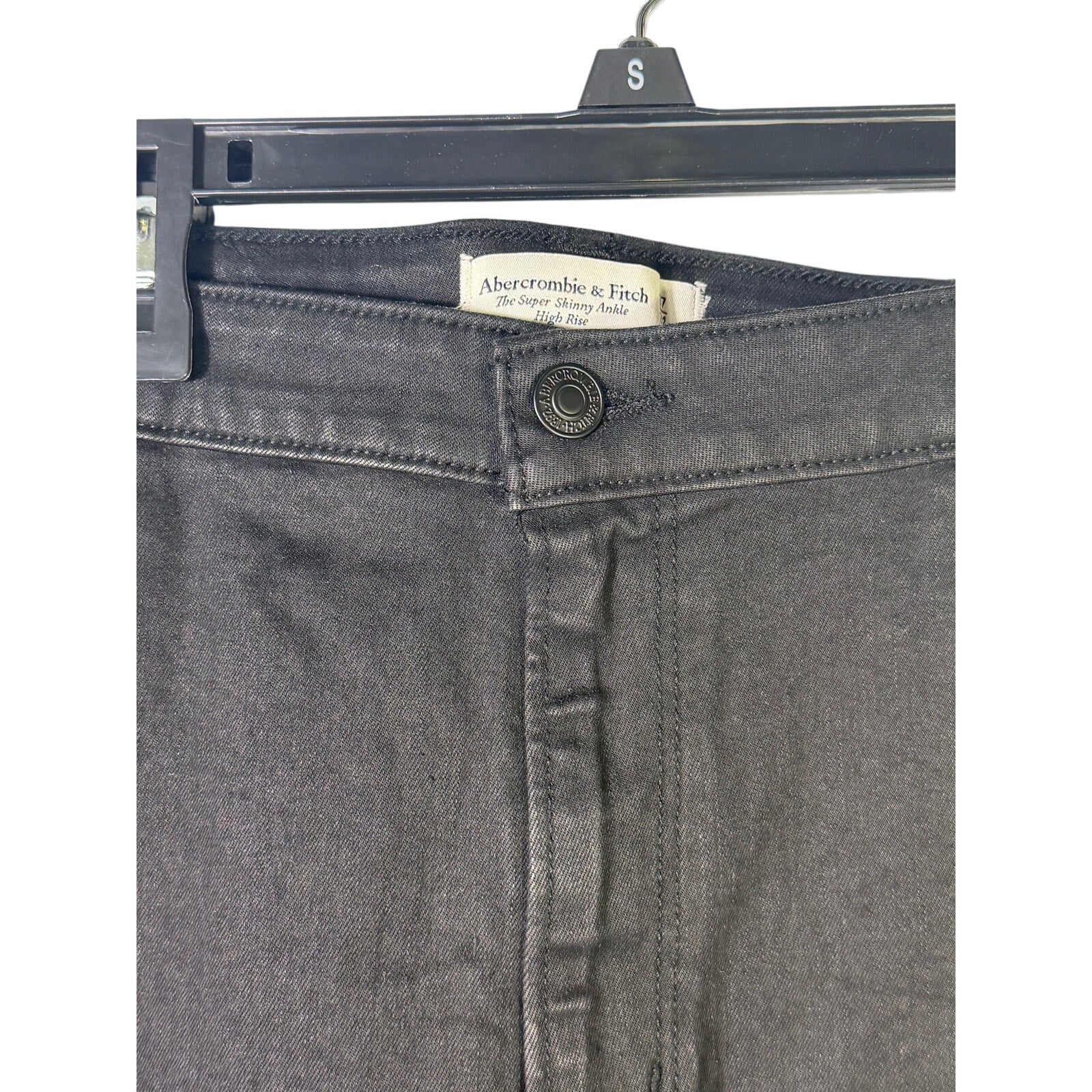 Abercrombie & Fitch women’s Curve Love super skinny ankle jeans in black, size 37, displayed on a hanger.
