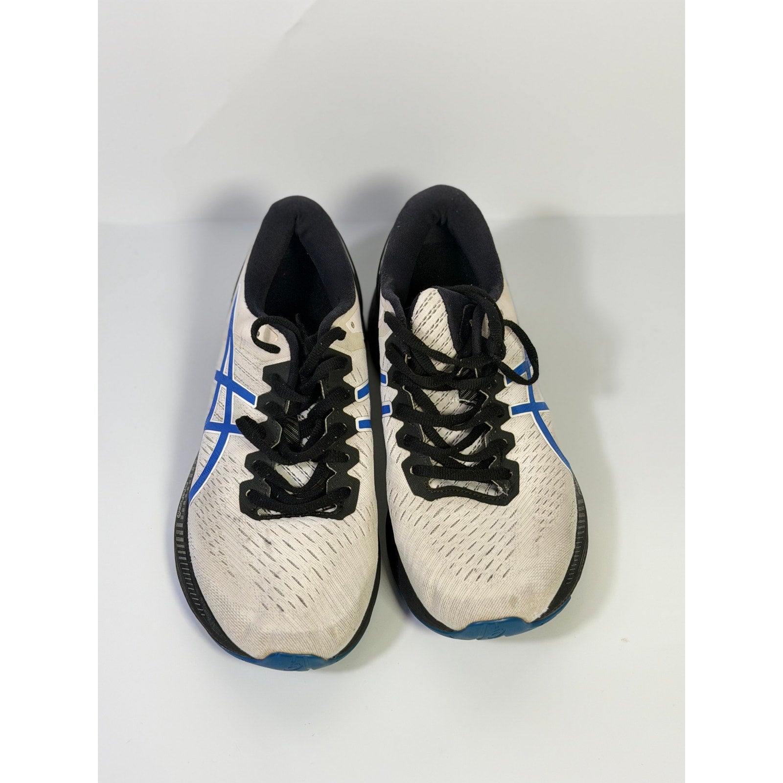 Men's ASICS Gel Cumulus 24 running sneakers in white, blue, and black, US 8.5, athletic footwear for running and training.