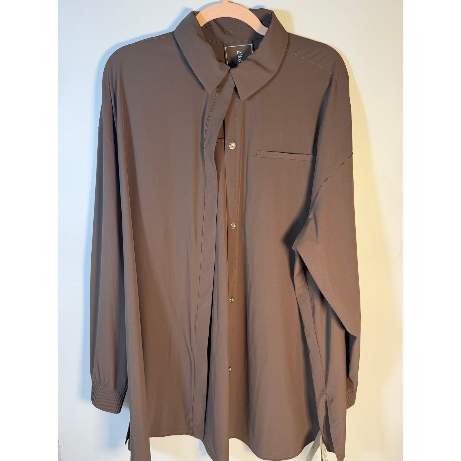 Nike 24.7 Women's XL brown Dri-FIT training button front shirt, long sleeves, casual athletic top, front buttons, Nike branding visible