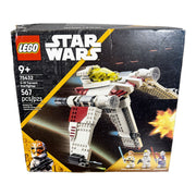 LEGO Star Wars 75432 V-19 Torrent Starfighter building toy with 567 pieces, featuring detailed spaceship model on a damaged box.
