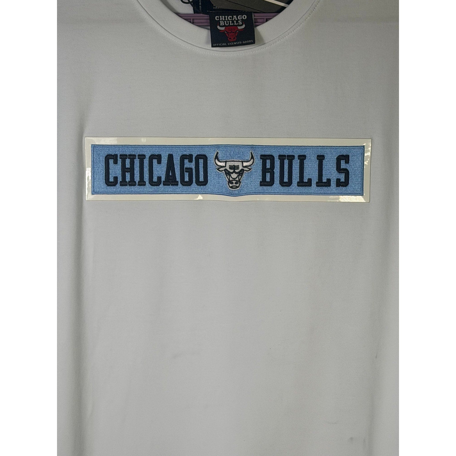 Pro Standard Chicago Bulls white NBA T-shirt for men, large size, featuring team logo and basketball graphic on front.