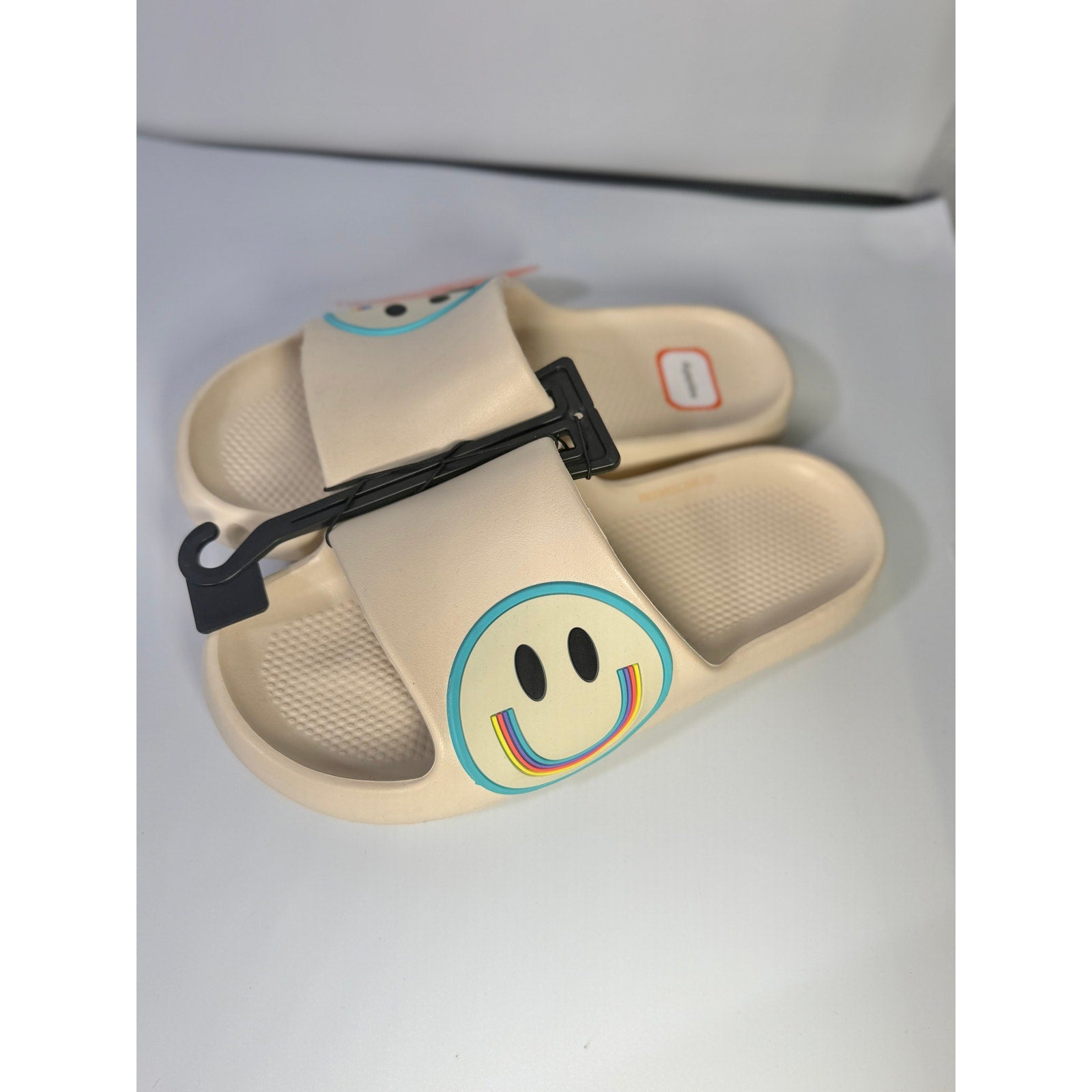 Wonder Nation girls smiley face slide sandals in cream color, size 4-5 youth, casual summer footwear with fun design.