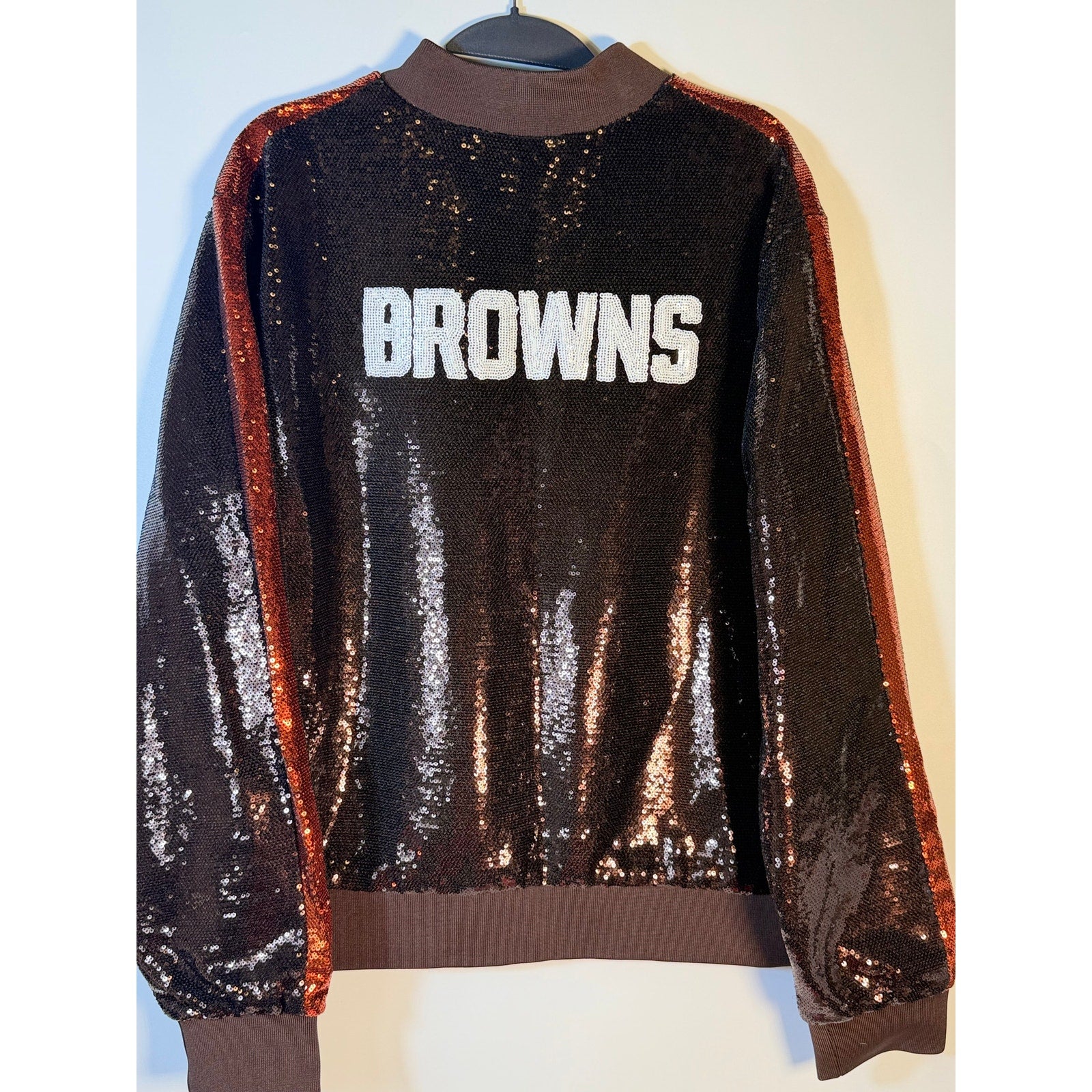 Women's XL The Wild Collective Cleveland Browns sequin ombre bomber jacket with shimmering sequins and ribbed cuffs.