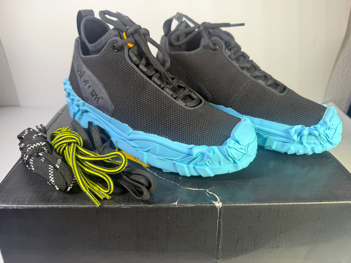 Vibram Wrap & Go athletic sneakers in black and sky blue, US size 6, lightweight and flexible for active wear.