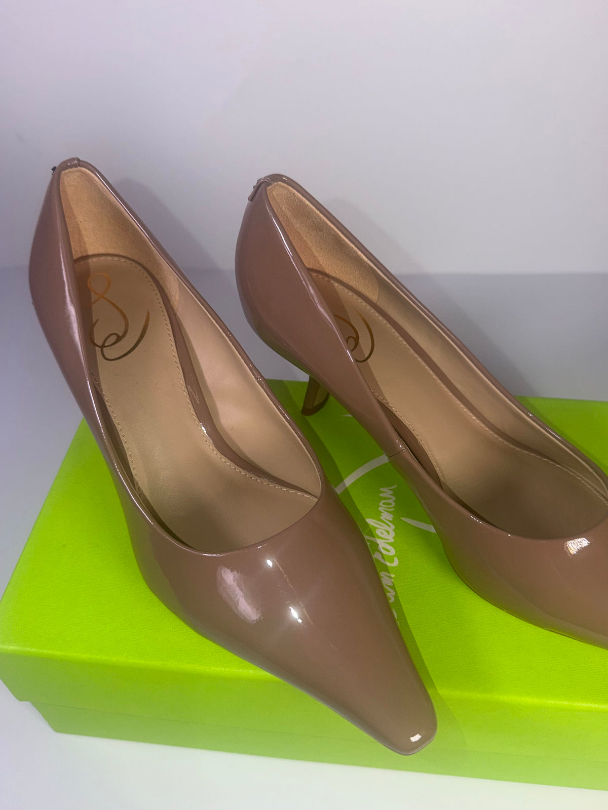 Sam Edelman Bianka patent kitten heel pumps in taupe, US size 7, featuring a sleek design and pointed toe on smooth patent leather.