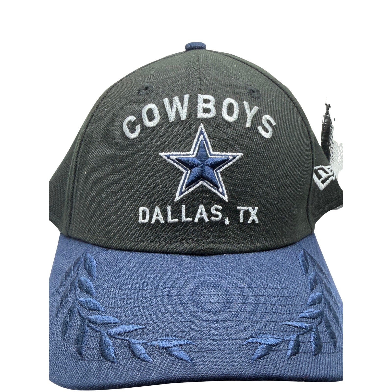 Black and navy New Era Dallas Cowboys NFL hat with embroidered star logo and adjustable one-size fit.