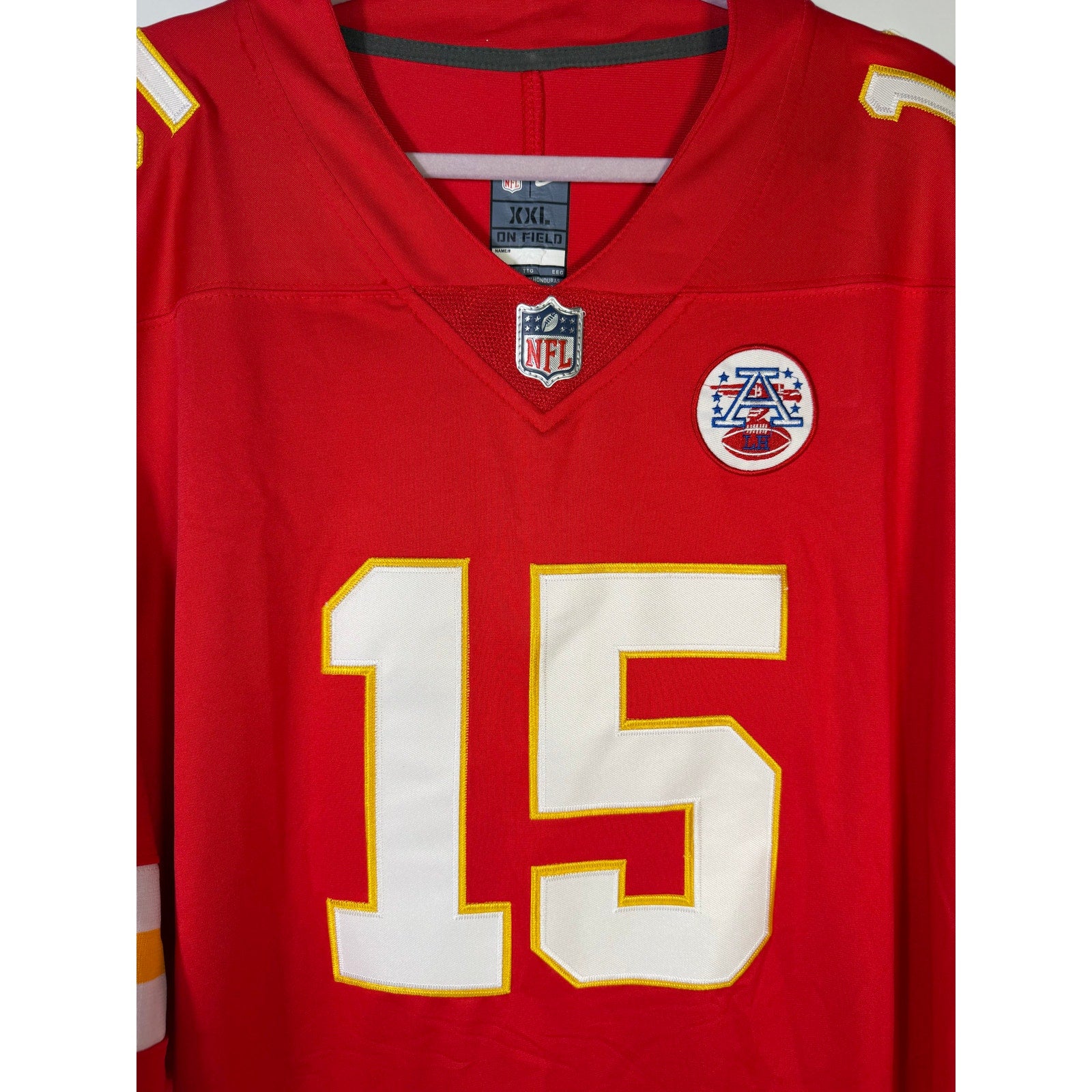 Men's Nike Kansas City Chiefs Patrick Mahomes #15 NFL jersey, on-field style, size XXL, featuring team logo and player name.
