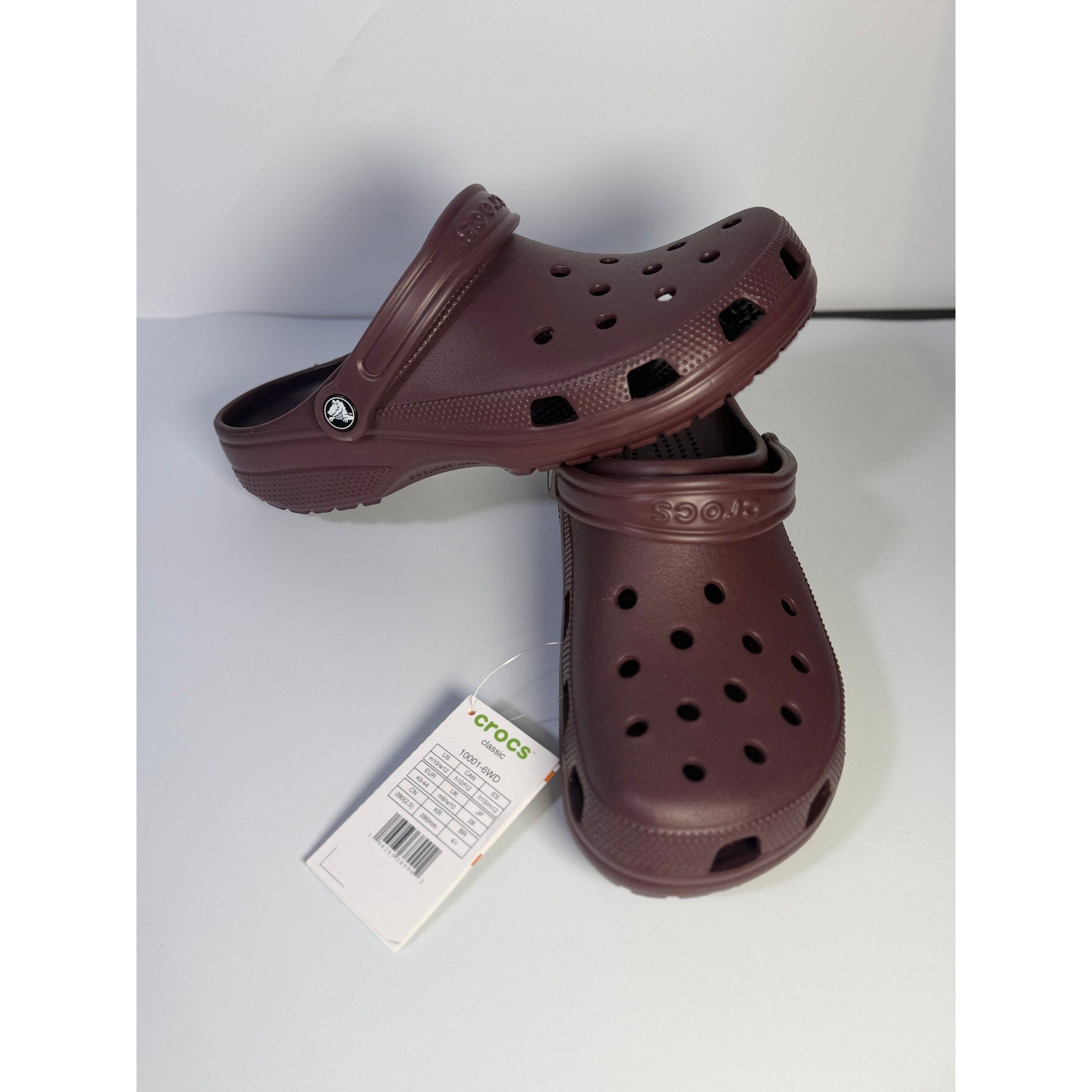 Burgundy Crocs Classic Clogs for men and women, slip-on unisex comfort shoes with a casual sneaker style.