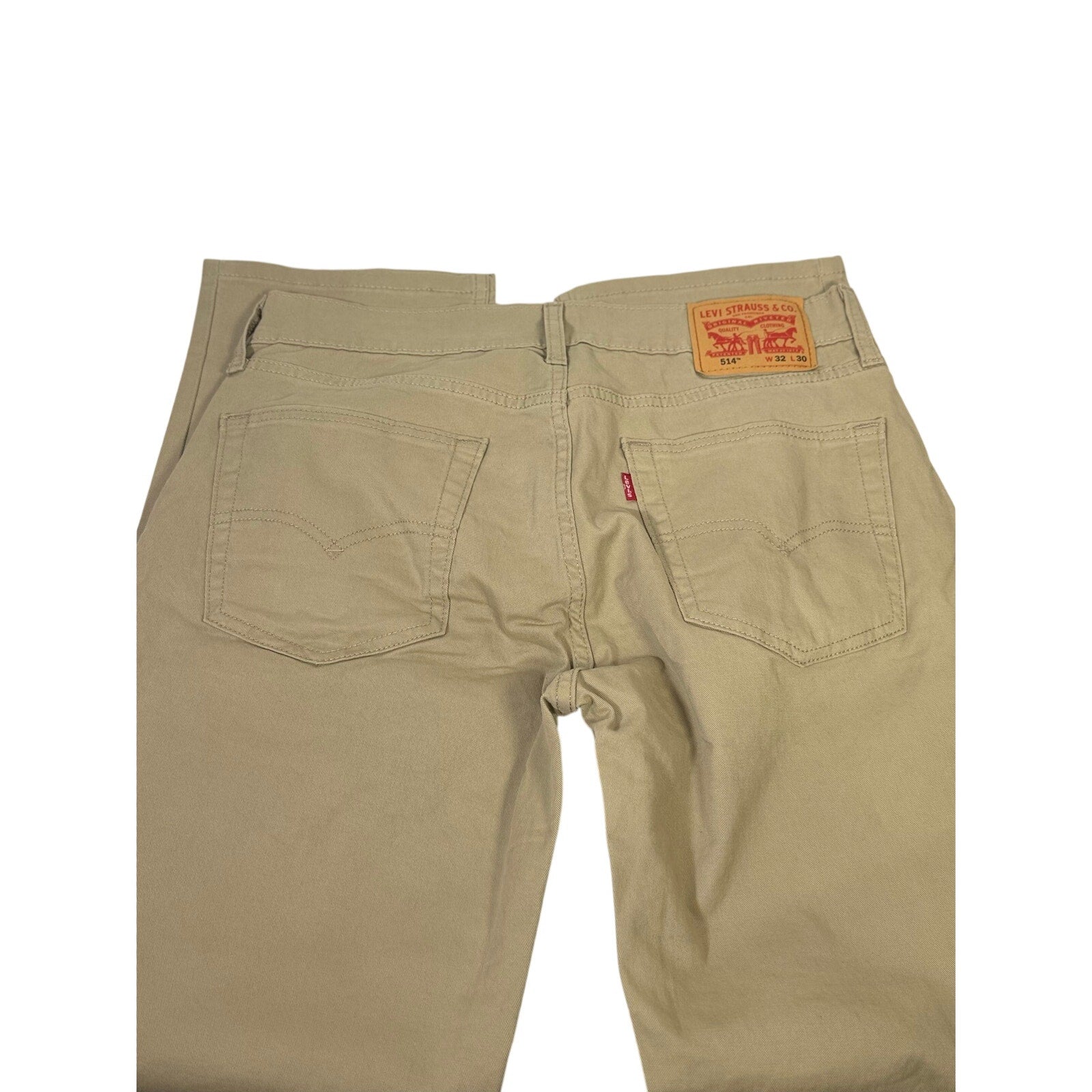 Levi’s 514 men's straight fit stretch khaki pants in size 32x30, showing the front view with classic khaki fabric and fit details.