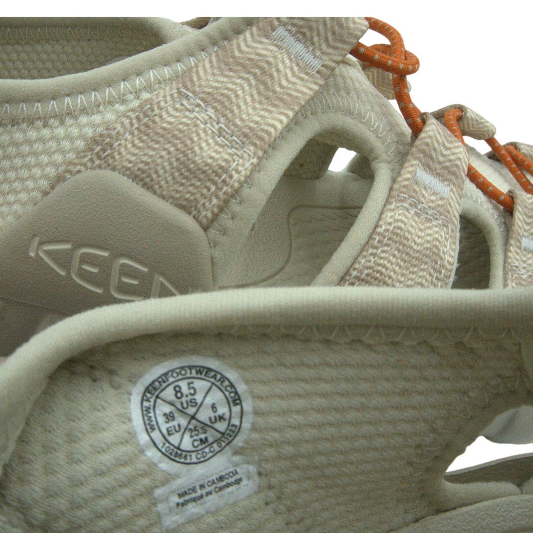 Keen Whisper women's closed-toe hiking sandals in US size 8.5, featuring durable straps and rugged outdoor sole.