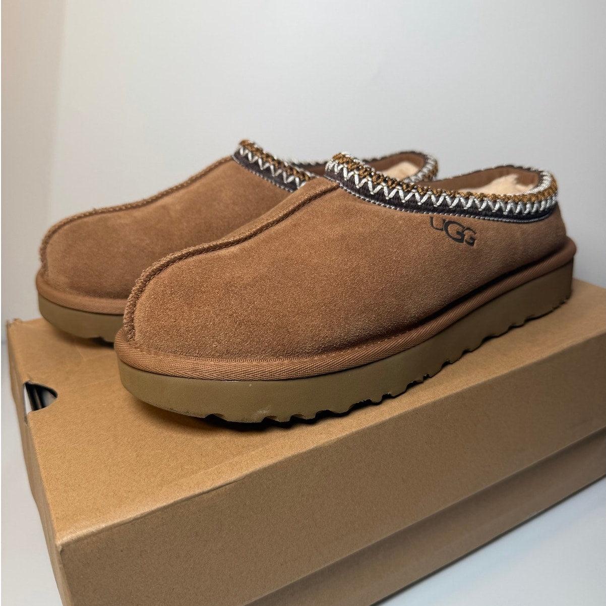 UGG Tasman II slippers for women in chestnut, size 9, featuring plush interior and slip-on style for cozy comfort.
