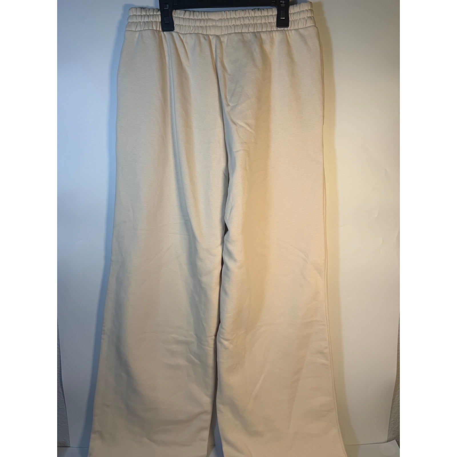 Adidas Originals Cherry FL Women's Wonder White wide-leg sweatpants, medium size, with comfortable relaxed fit and stylish design.