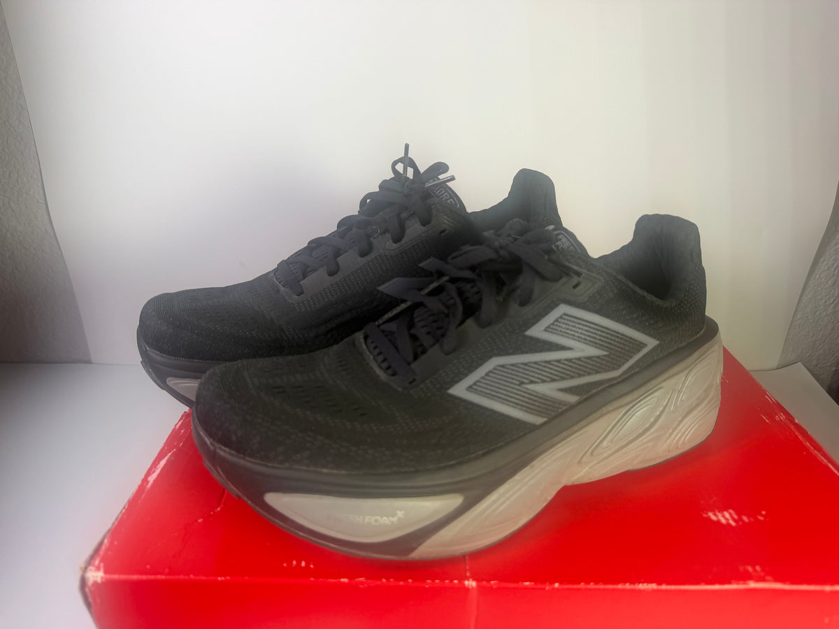 New Balance Fresh Foam X More v5 men's black athletic running shoes size 11, featuring breathable mesh and cushioned sole.