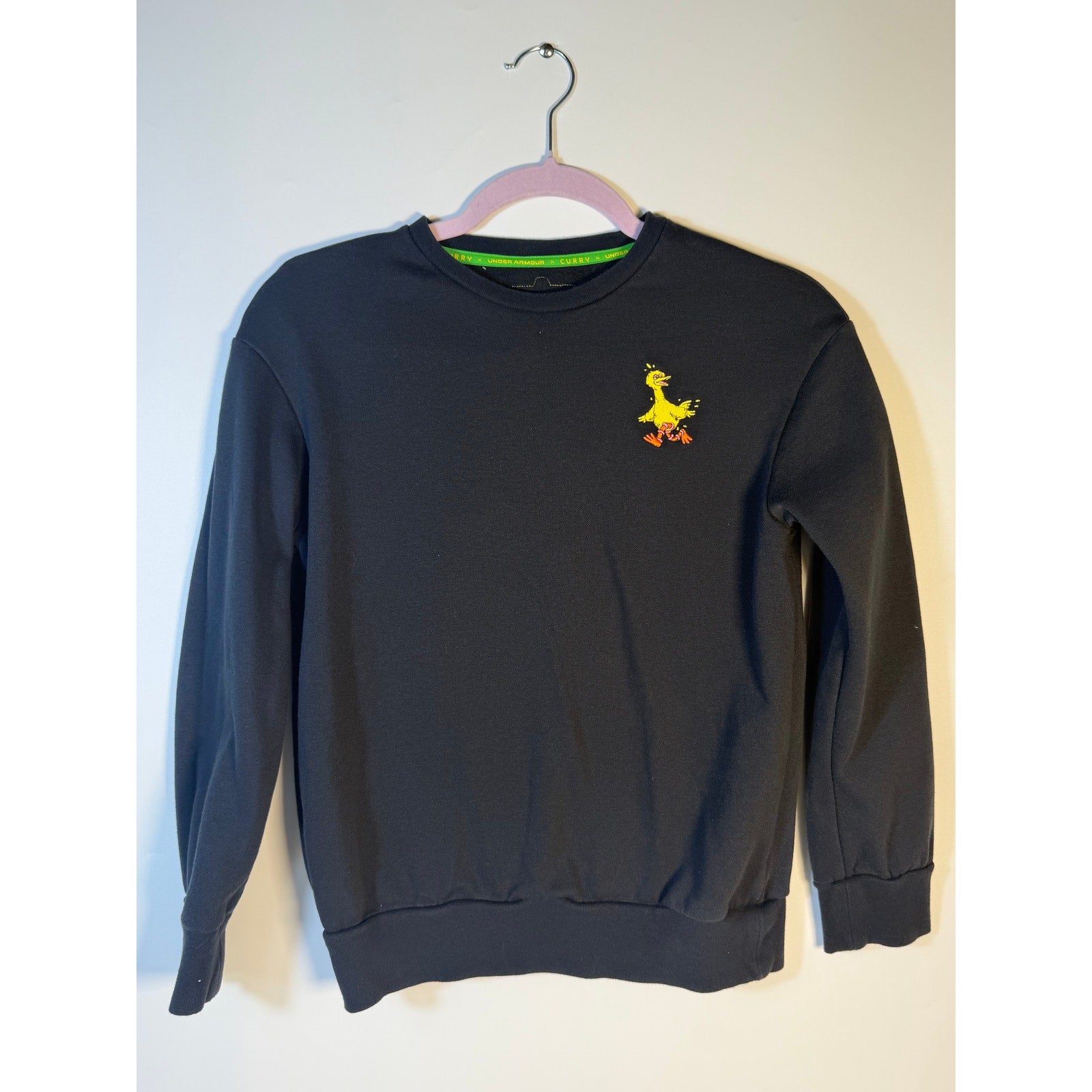 Under Armour Curry Sesame Street Big Bird youth sweatshirt in black with Big Bird graphic, size medium for boys.