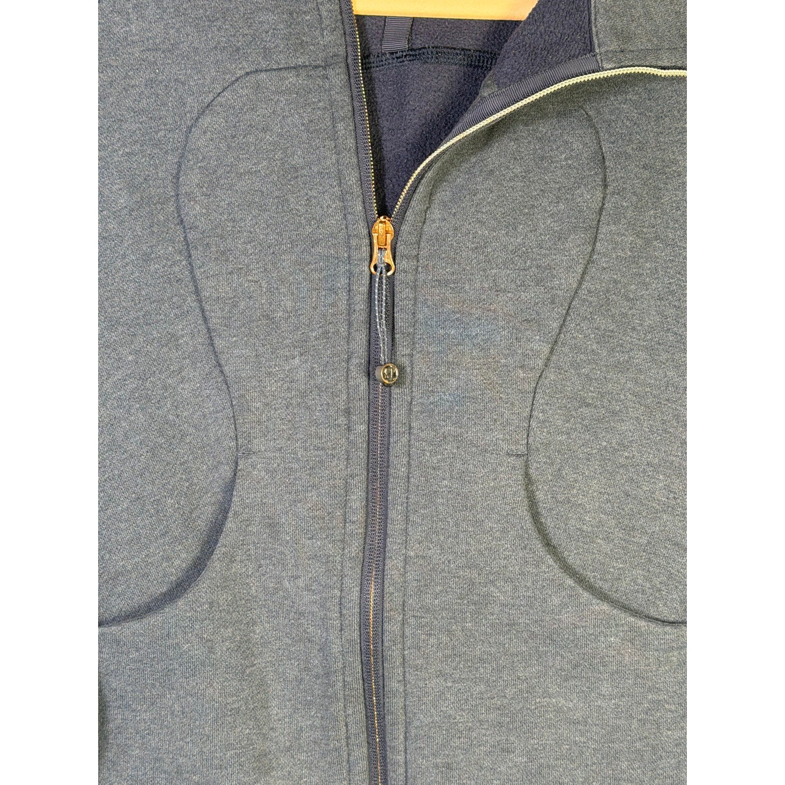 Lululemon women’s Heathered blue scuba full-zip hoodie, size 6, casual sweatshirt with front zipper and hood.