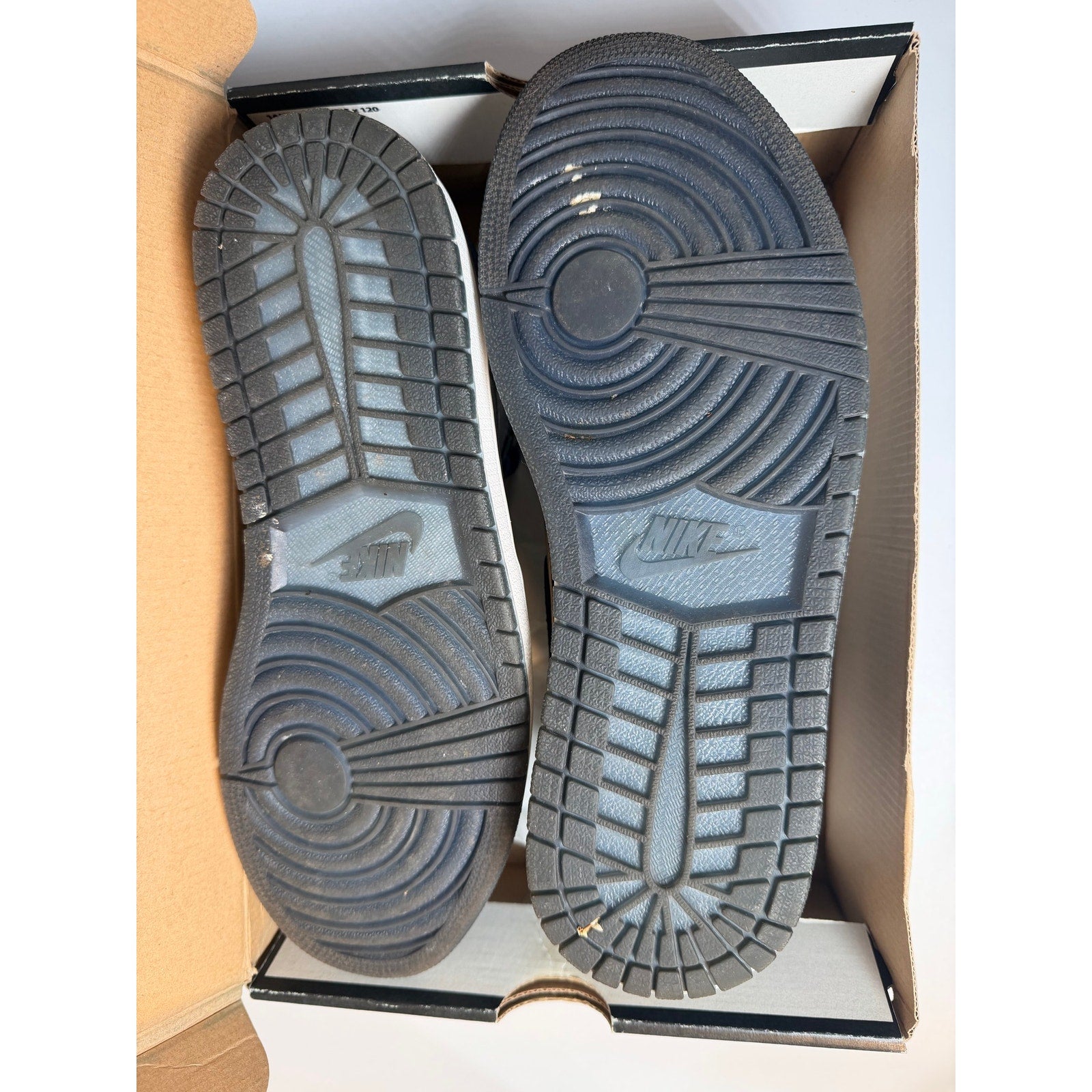 Barry's X Nike Air Jordan 1 Retro High OG DSM sneakers in Obsidian and White, men's size 10, vintage 2015 style.