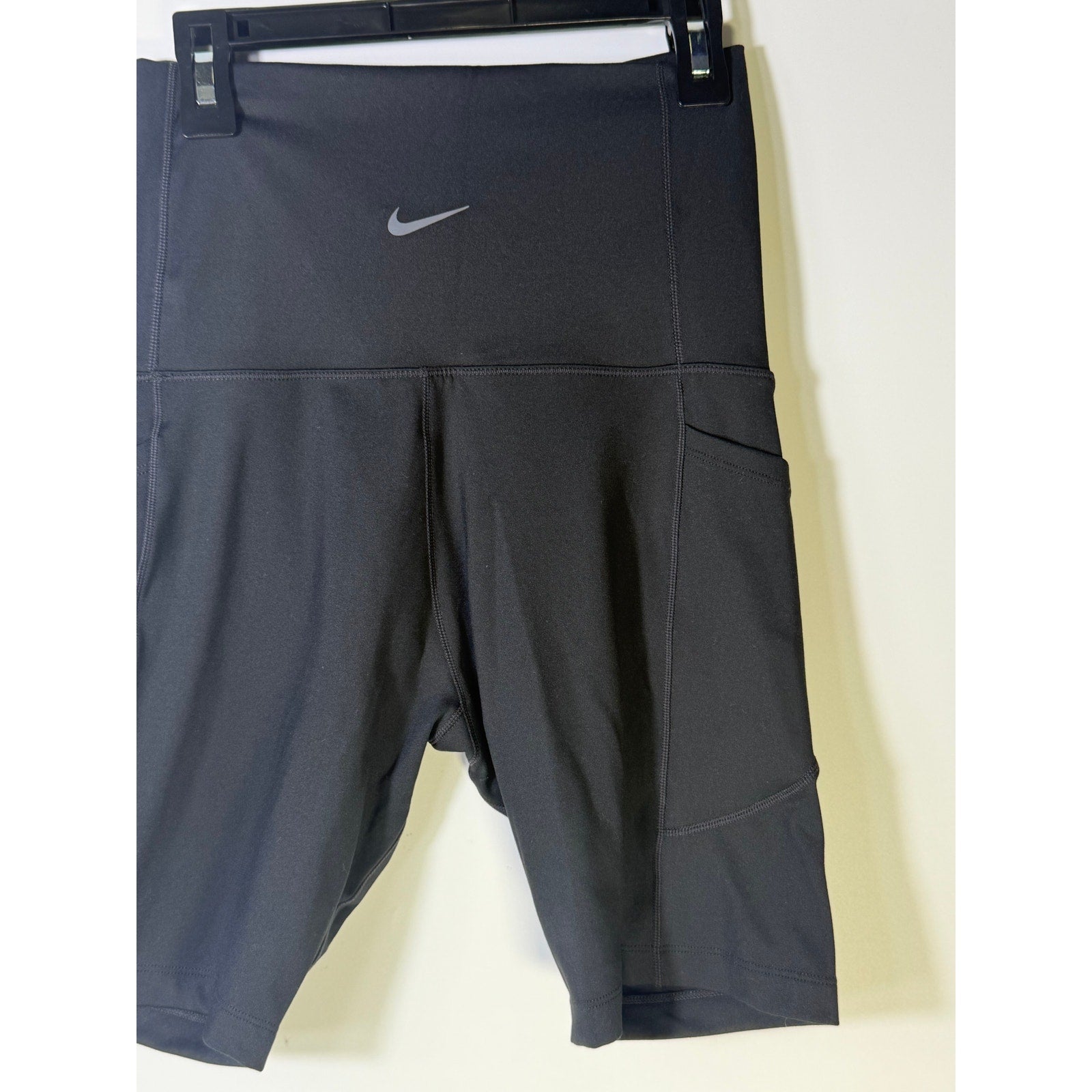 Black Nike One high-waisted training bike shorts for women, small size, designed for active wear and comfort.