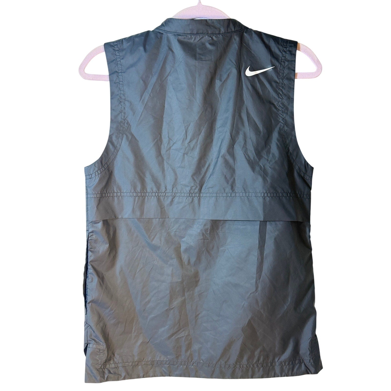 Nike Golf women's gray Storm-FIT sleeveless full-zip vest, size XS, lightweight and water-resistant for outdoor golf activities.