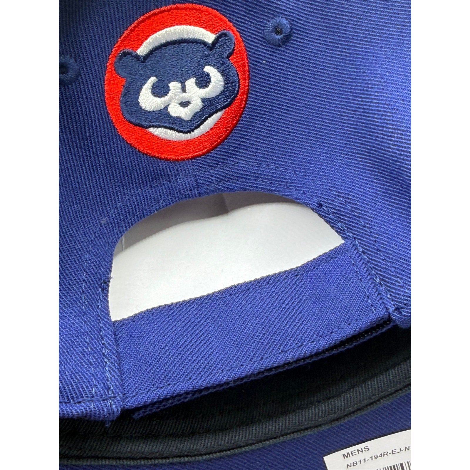 Nike Chicago Cubs MLB club cap in white and navy, adult M/L size, featuring team logo and adjustable strap.