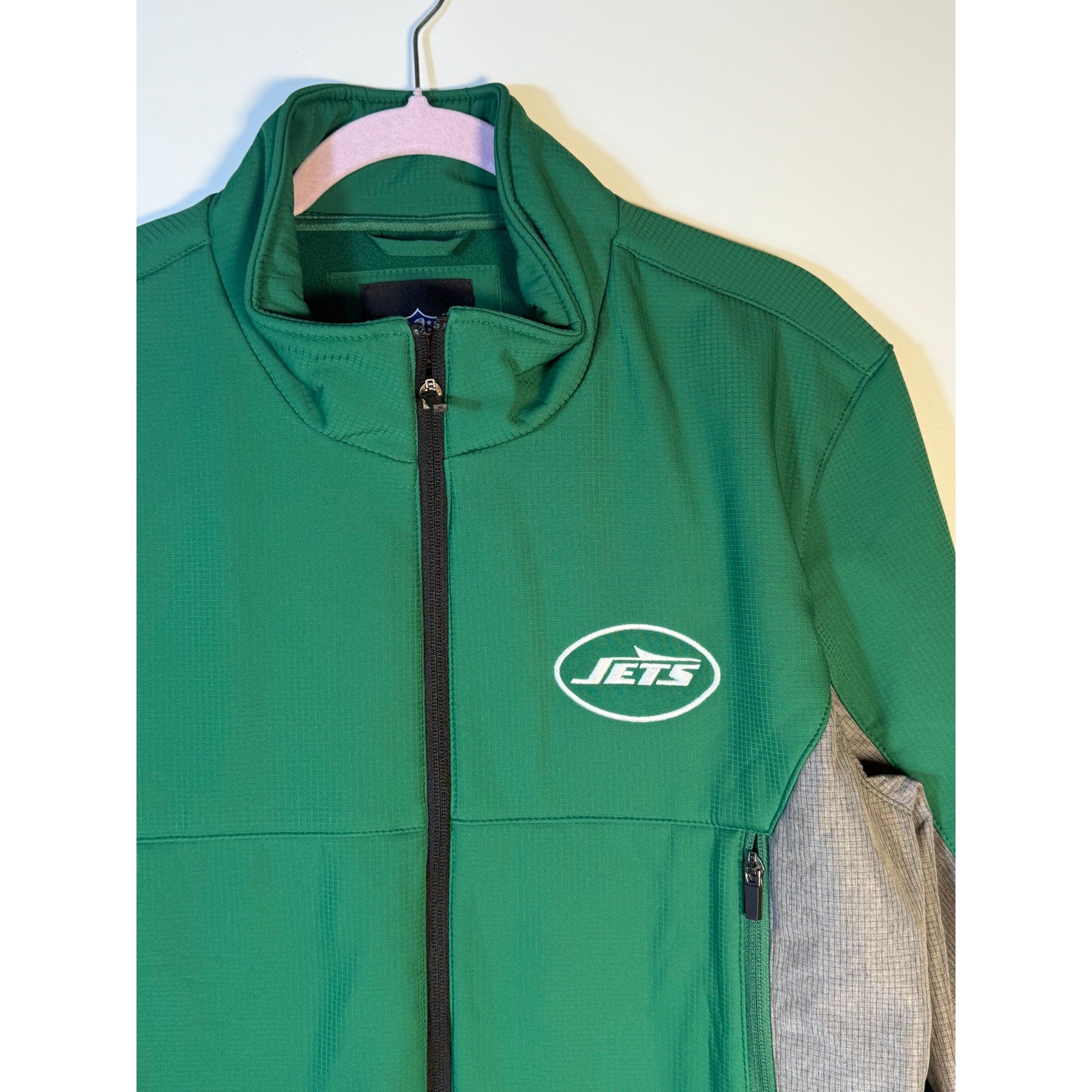 Women's NFL New York Jets full zip jacket in green and gray, featuring team logo, medium size, new with tags.
