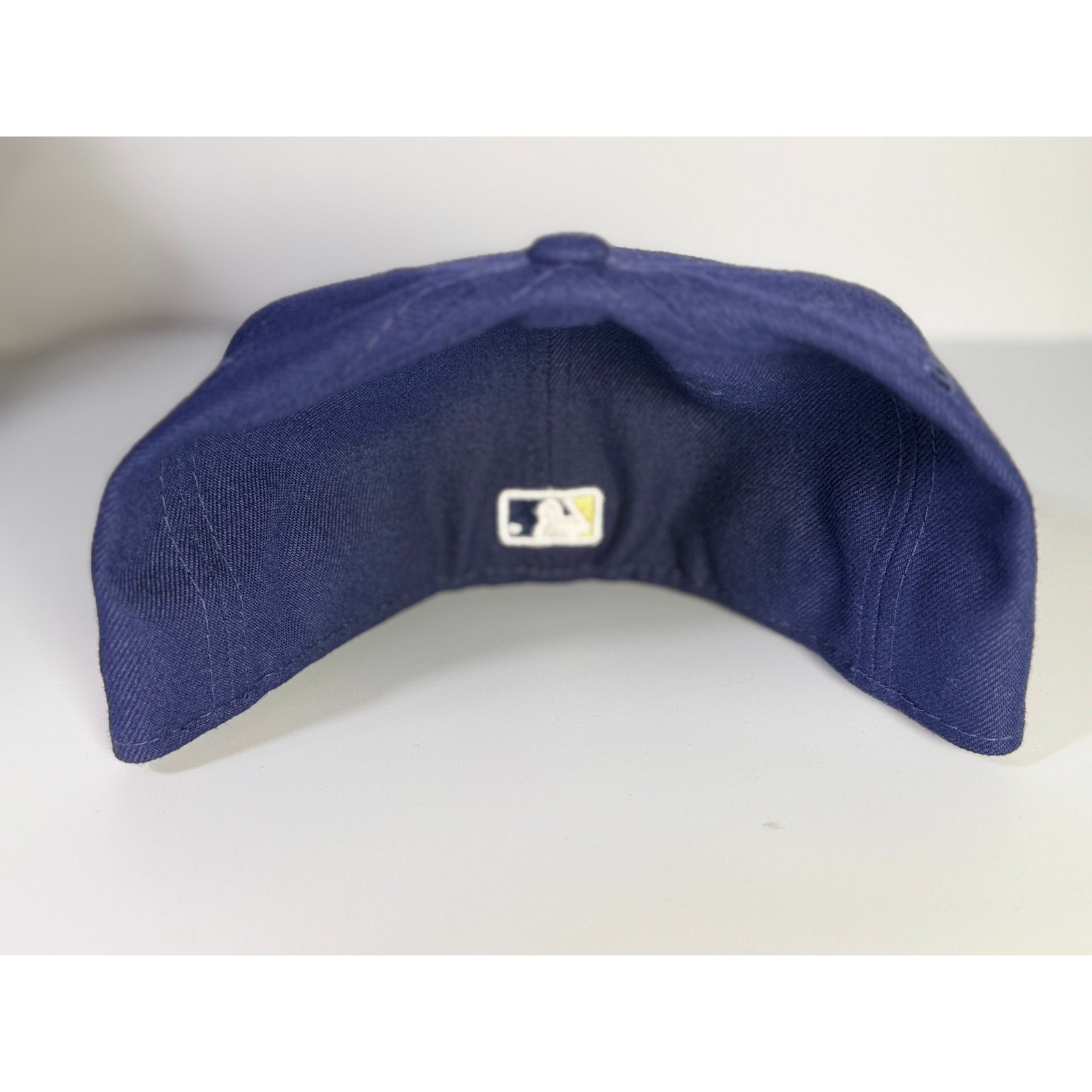 New Era Milwaukee Brewers 59FIFTY fitted cap in blue, size 7 1/8, MLB team logo, structured hat with flat brim