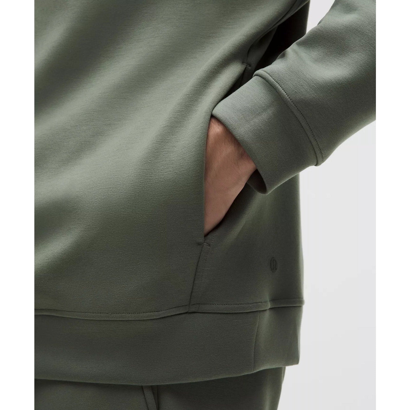 Men's XXL Lululemon Smooth Spacer Quarter Zip sweatshirt in green, featuring a comfortable fit and sporty design.