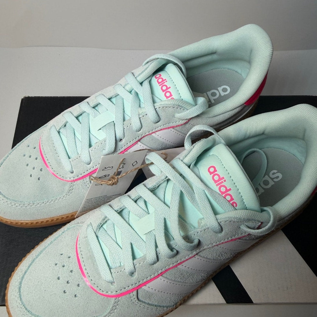Adidas Breaknet Sleek women's sneakers in mint and pink with white soles, size 7, new condition.