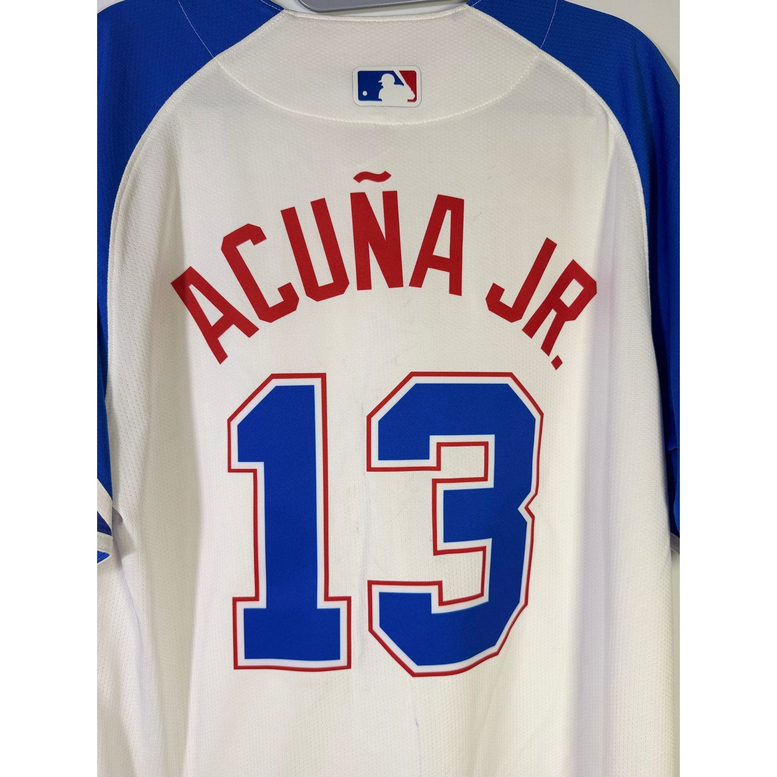 Nike Atlanta Braves Ronald Acuña Jr. #13 MLB limited men's jersey in medium, featuring team logo and player name.