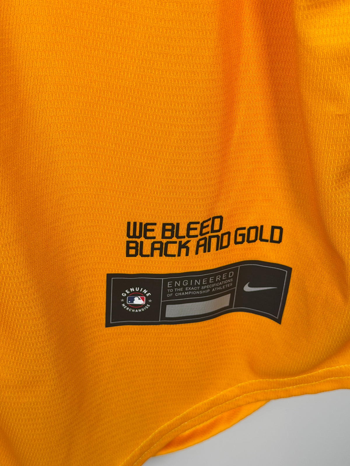 Nike Pittsburgh Pirates Ke'Bryan Hayes MLB jersey in yellow, size M, featuring team logo and player name on the front.