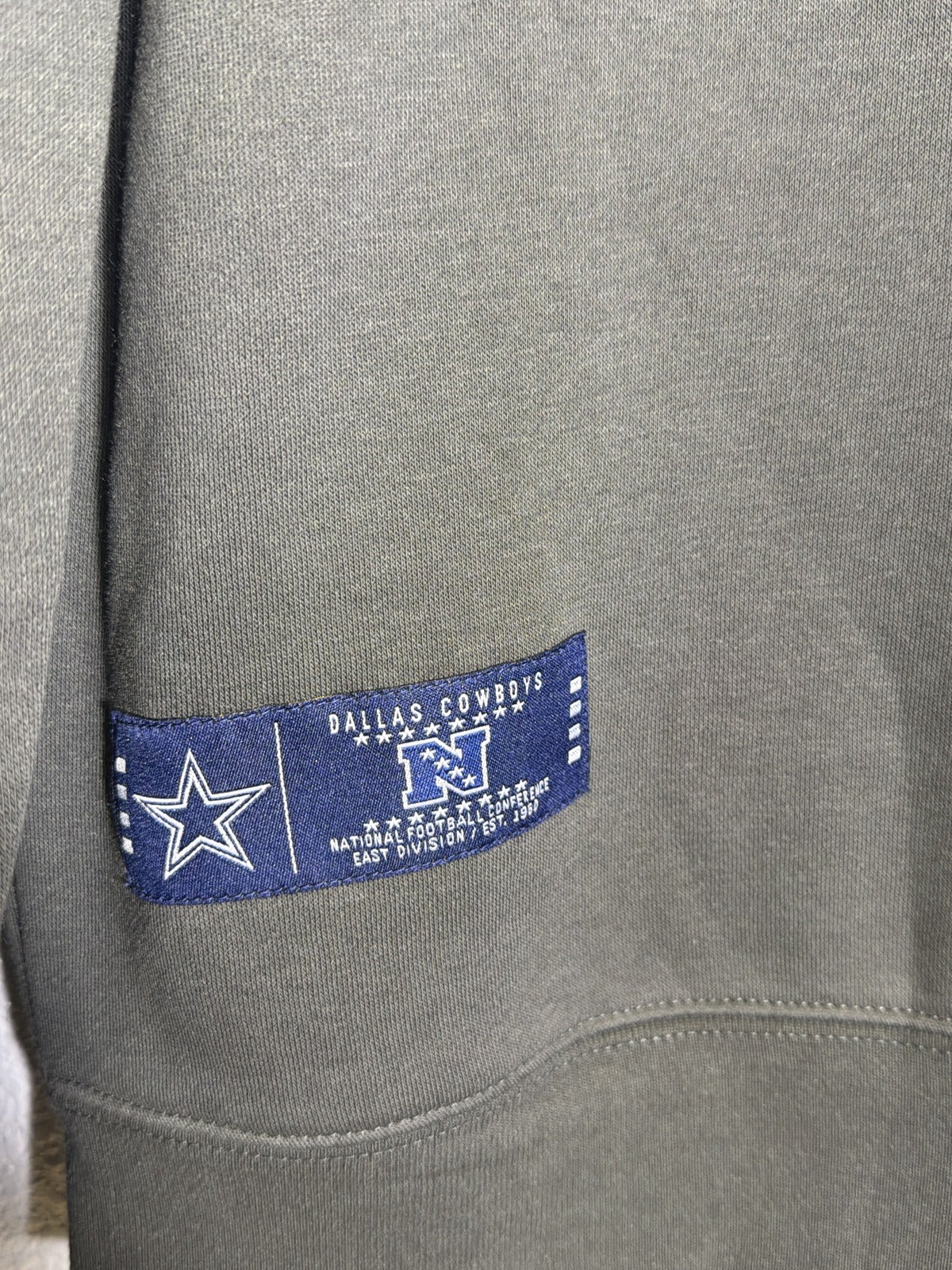Unisex Dallas Cowboys NFL crewneck sweatshirt in olive gray, featuring team logo, made of soft fabric, size M.