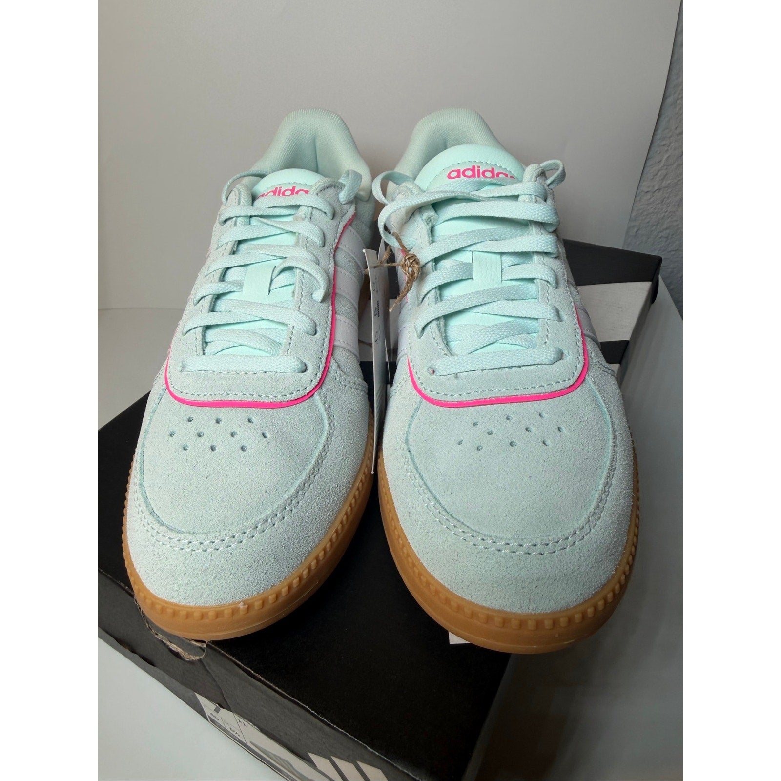 Adidas Breaknet Sleek women's sneakers in mint and pink with white soles, size 7, new condition.
