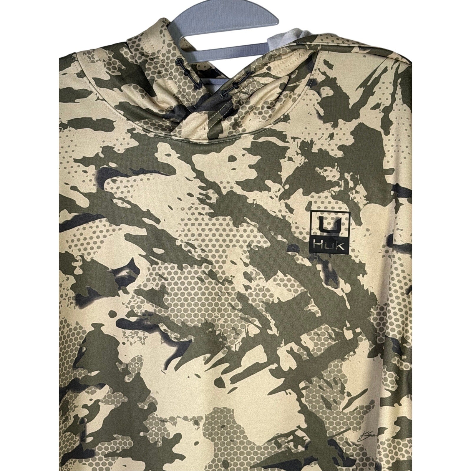 HUK men's cold front KC camo printed fishing hoodie in size XL, lightweight and comfortable for outdoor fishing activities.