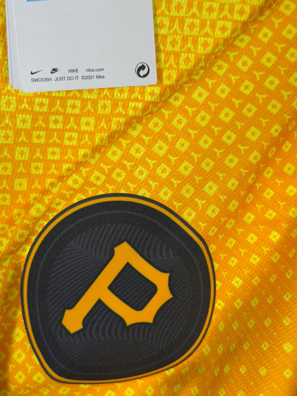 Nike Pittsburgh Pirates Ke'Bryan Hayes MLB yellow jersey, front view, size M, showing team logo and player name.