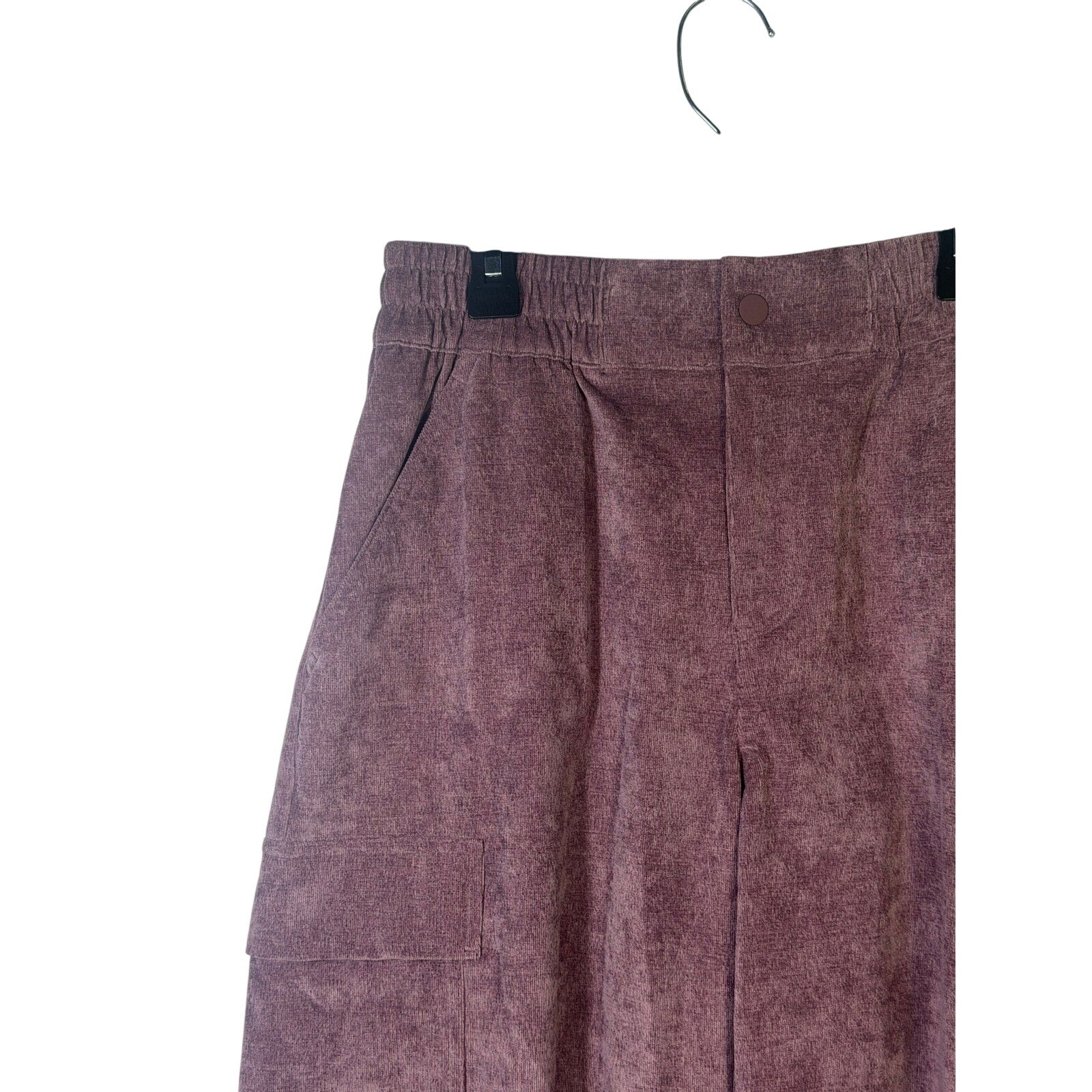 Jordan Chicago women’s corduroy cargo pants in size S, featuring a relaxed fit and multiple cargo pockets.