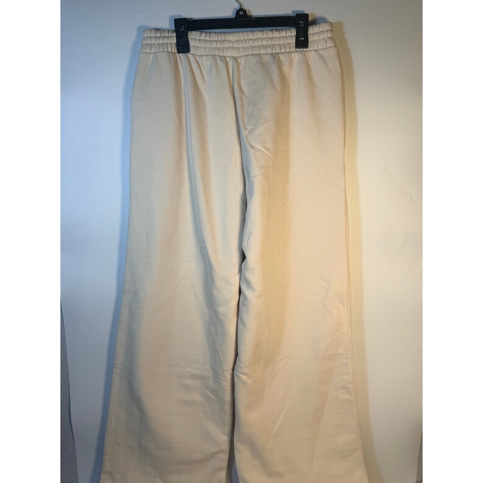 Adidas Originals Cherry FL Women's Wonder White wide-leg sweatpants featuring a relaxed fit and comfortable fabric.