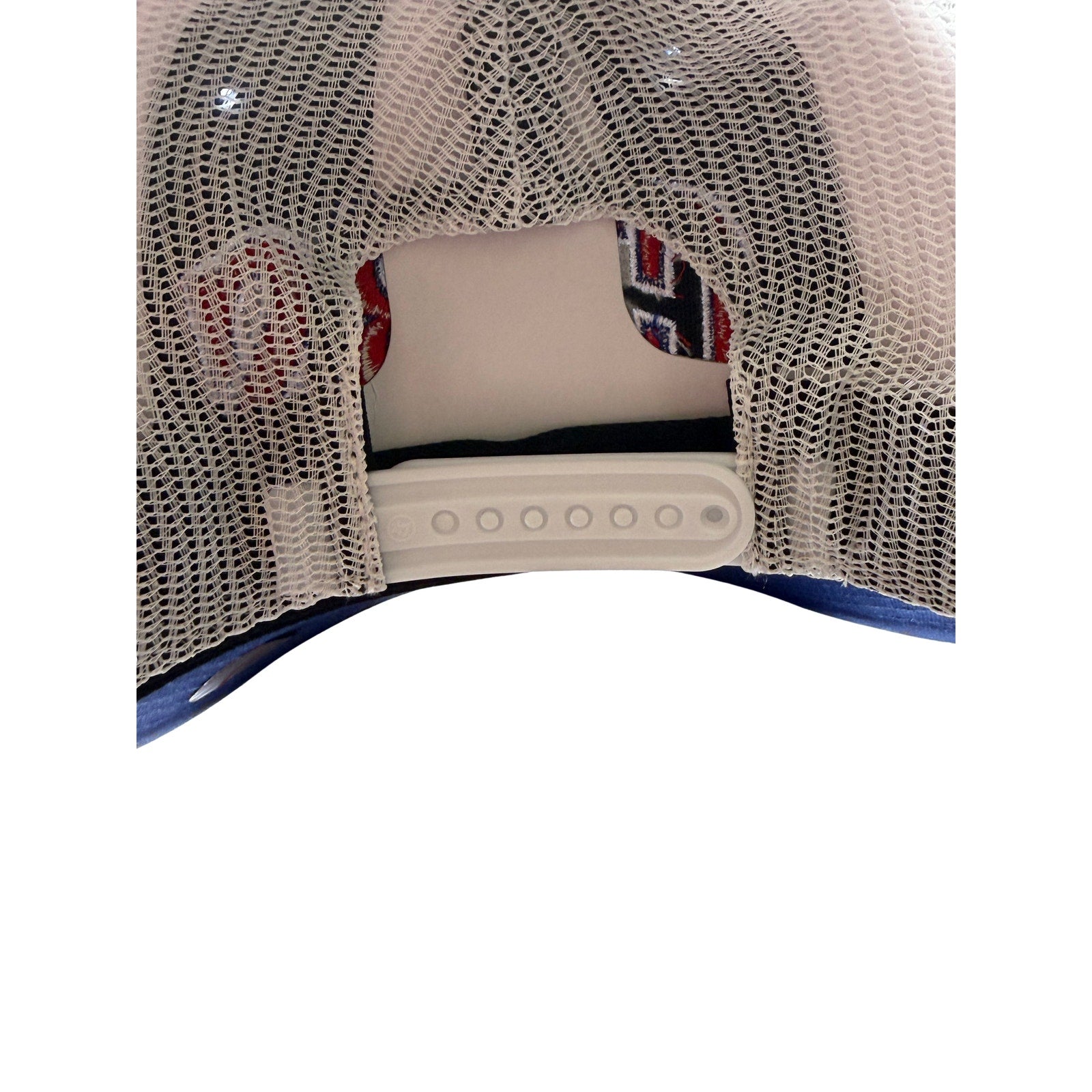 Blue and white Chicago Cubs MLB ’47 trucker hat with adjustable strap, featuring team logo and classic design.