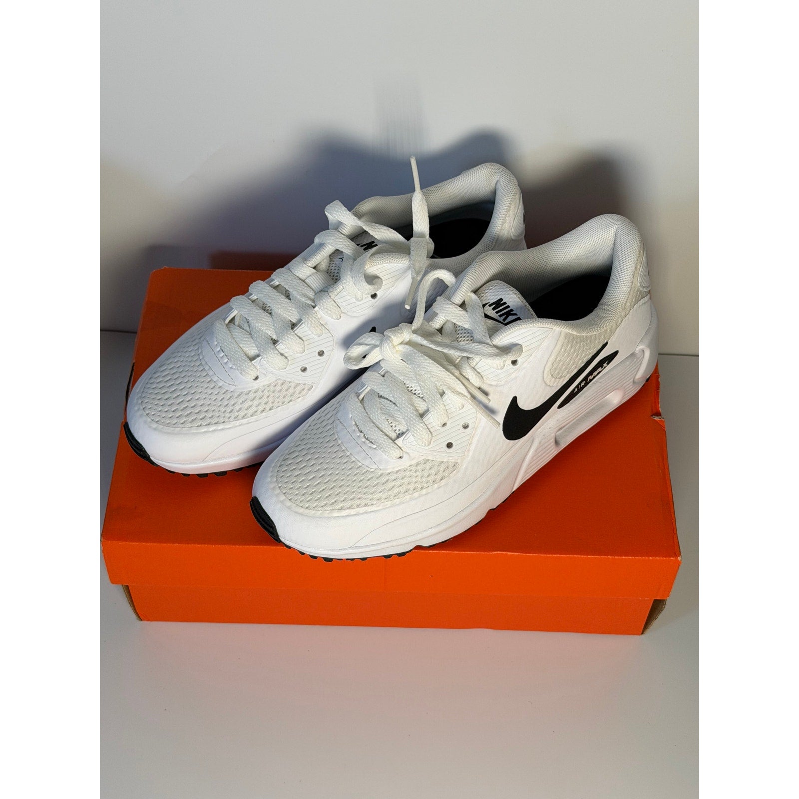 Nike Air Max 90 G golf shoes in white and black for women, featuring sporty design and Nike branding, new in box.
