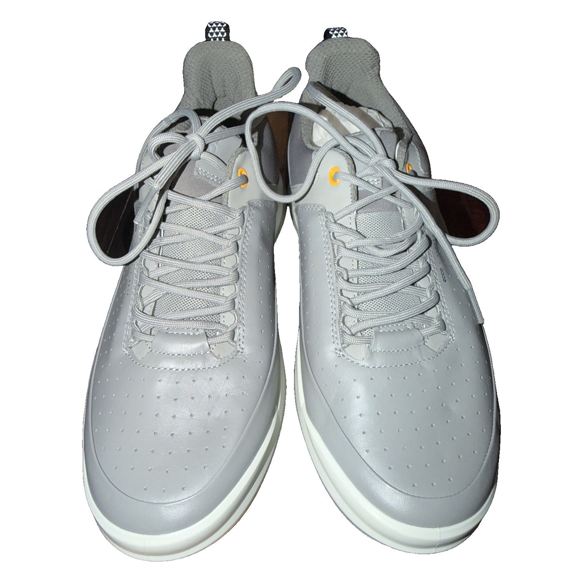 ECCO men's grey leather golf shoes with spikeless sole, size 8-8.5, new without box, designed for comfortable golf play.