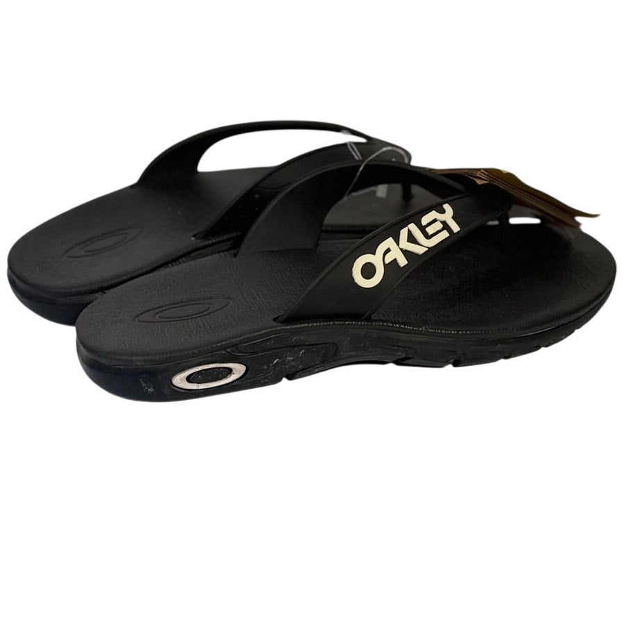 Black Oakley B1B flip flops men's sandals, US size 8, with adjustable straps and cushioned soles.