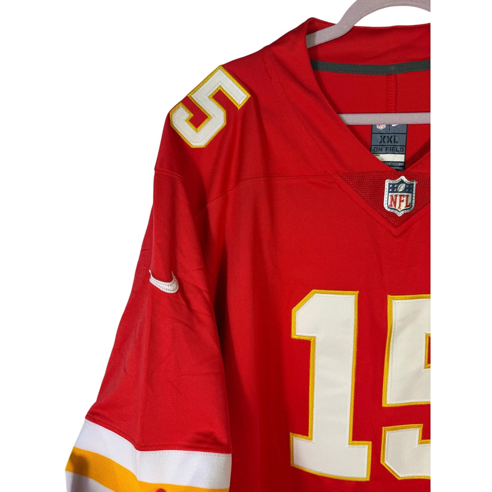 Nike NFL Kansas City Chiefs Patrick Mahomes #15 men's on-field jersey in XXL, featuring team and player details on the front.