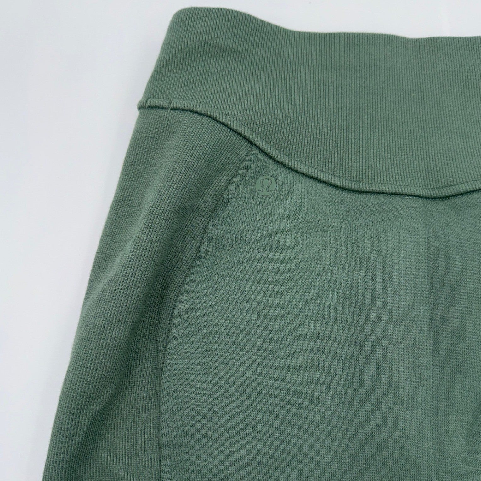 Lululemon NWT scuba HR mini skirt for women, small size, high-rise stretch athleisure skirt with a sleek, fitted design.