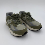 New Balance men's 2002 GS sneakers in excellent condition, showing side view with gray and blue color design.