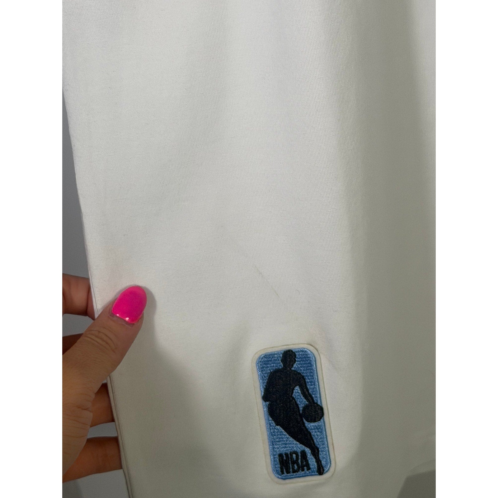 Pro Standard Chicago Bulls white NBA men's large short sleeve T-shirt with team logo and bold design.