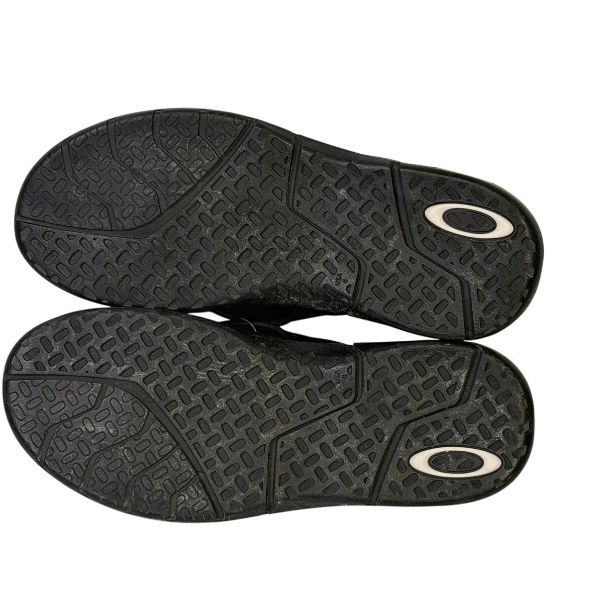 Black Oakley B1B flip flops men's sandals, US size 8, with cushioned straps and textured soles, suitable for casual wear.