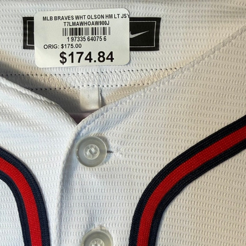 White Nike MLB T-shirt featuring Atlanta Braves Matt Olson #28 jersey design with team logo and player name.